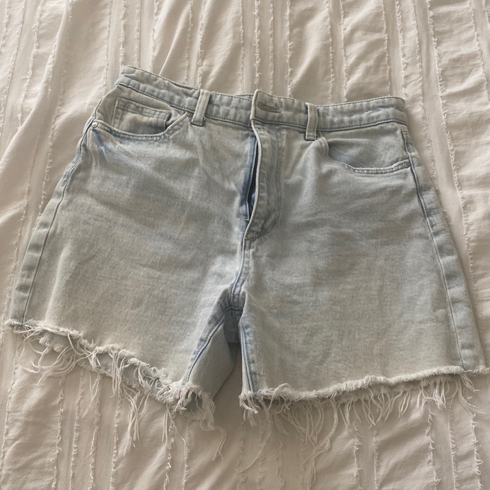 Joe’s Jeans high waisted light wash frayed hem relaxed fit